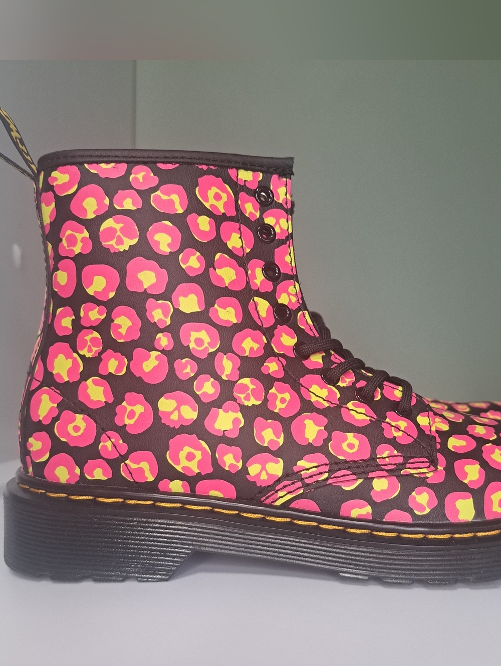 Dr. Martens 1460 Leopard Hydro Lace Bootie Pink 5 NWOB - Picture 4 of 10